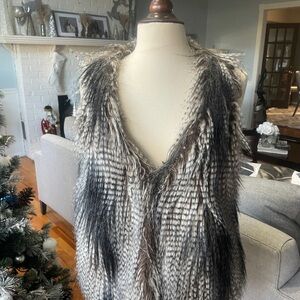 Esley Elegant Faux Fur Vest in Black and Gray